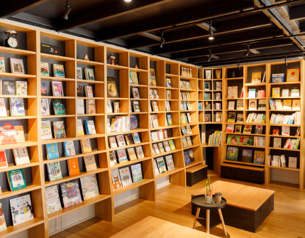てつがく珈琲 図書館