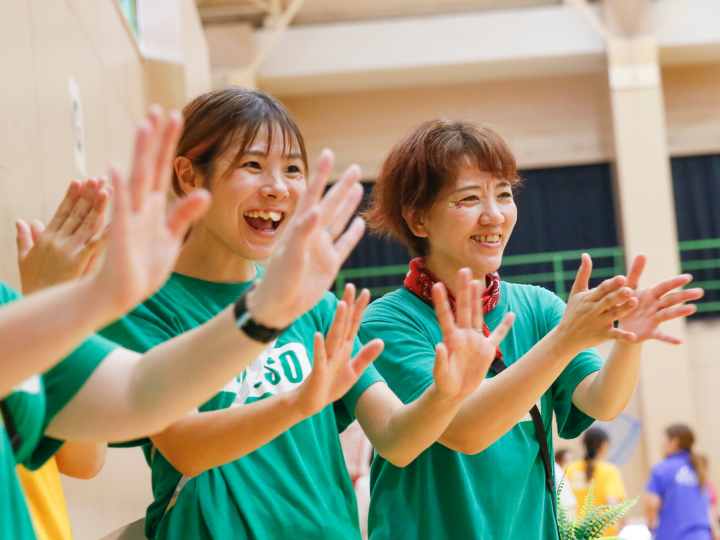 元気に保育に取り組む職員の様子